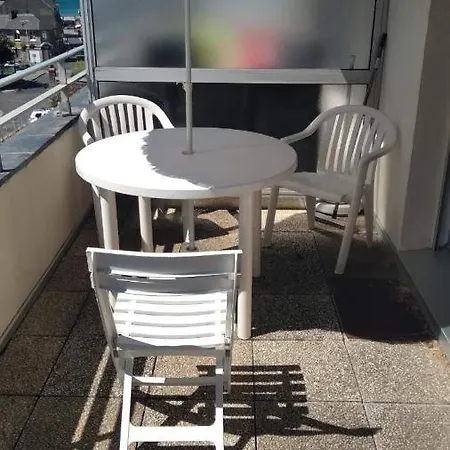 Calme Avec Terrasse Vue 아파트 *