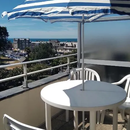 아파트 Calme Avec Terrasse Vue 플레뇌프-발-앙드레